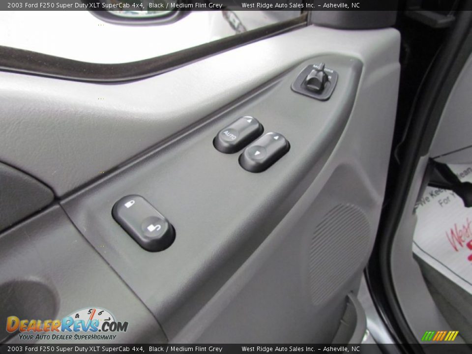 2003 Ford F250 Super Duty XLT SuperCab 4x4 Black / Medium Flint Grey Photo #21