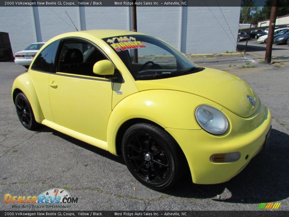 2000 Volkswagen New Beetle GL Coupe Yellow / Black Photo #1