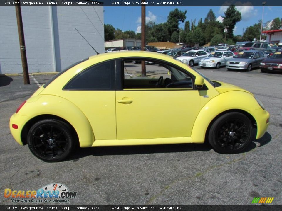 2000 Volkswagen New Beetle GL Coupe Yellow / Black Photo #3