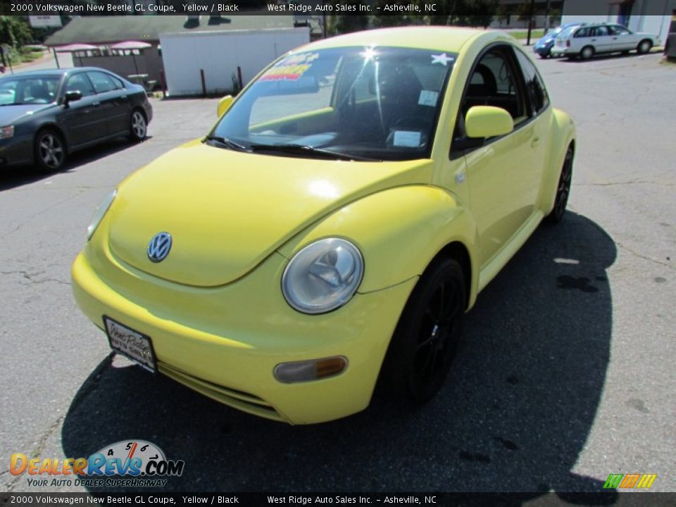 2000 Volkswagen New Beetle GL Coupe Yellow / Black Photo #11