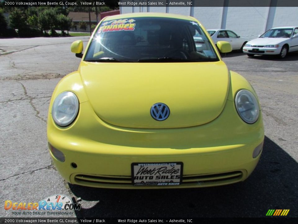 2000 Volkswagen New Beetle GL Coupe Yellow / Black Photo #12