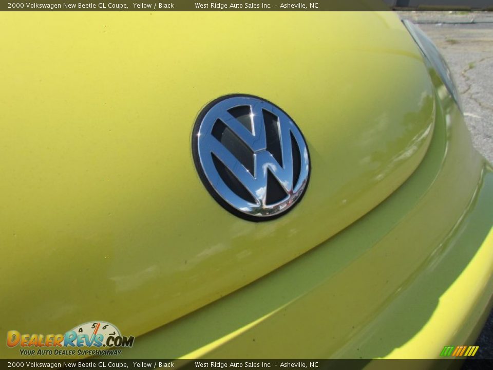 2000 Volkswagen New Beetle GL Coupe Yellow / Black Photo #13