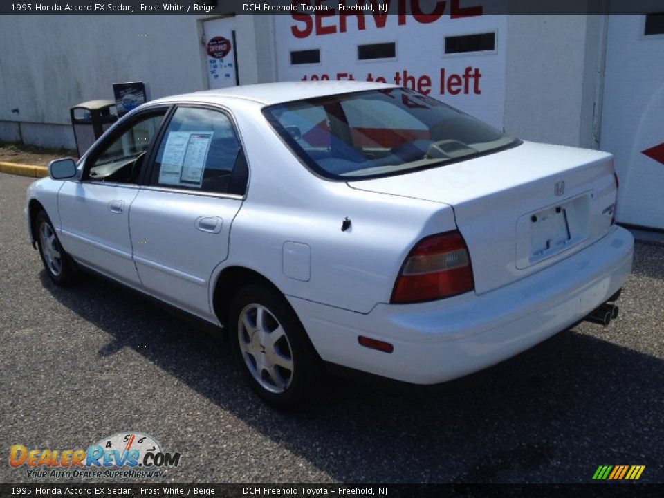 1995 Honda Accord EX Sedan Frost White / Beige Photo #4