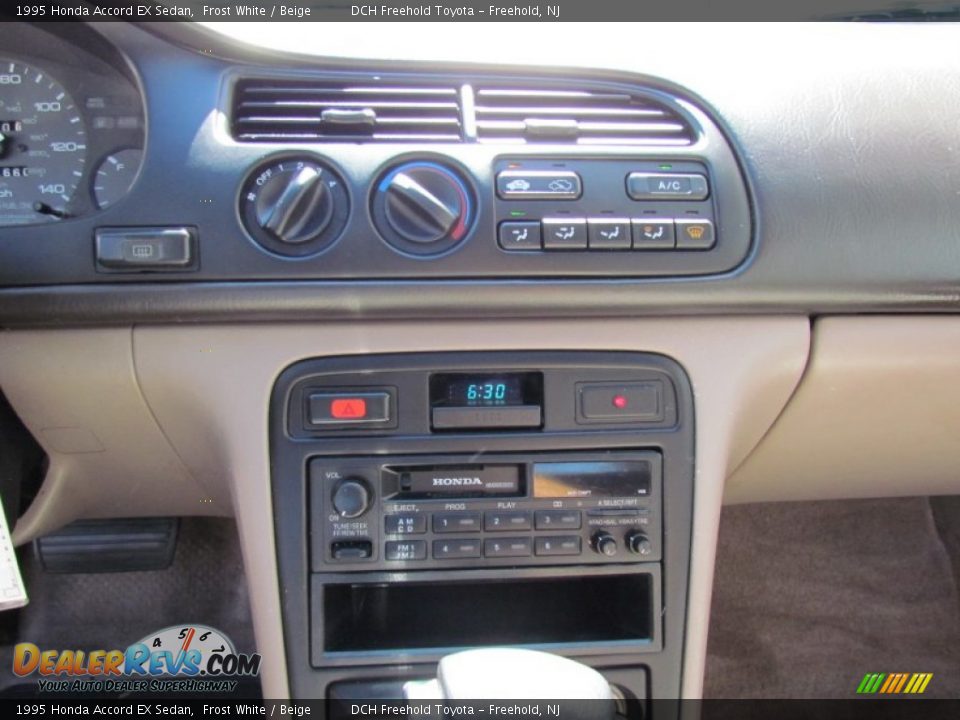 1995 Honda Accord EX Sedan Frost White / Beige Photo #14