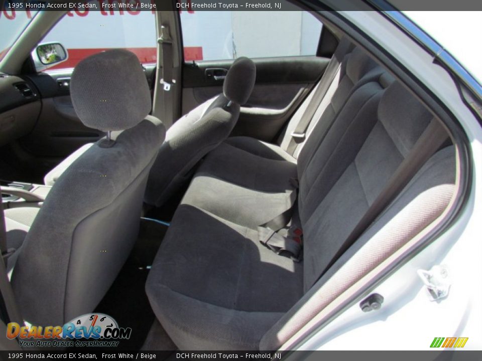 1995 Honda Accord EX Sedan Frost White / Beige Photo #17
