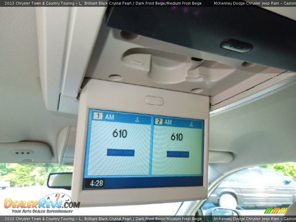 2013 Chrysler Town & Country Touring - L Brilliant Black Crystal Pearl / Dark Frost Beige/Medium Frost Beige Photo #17