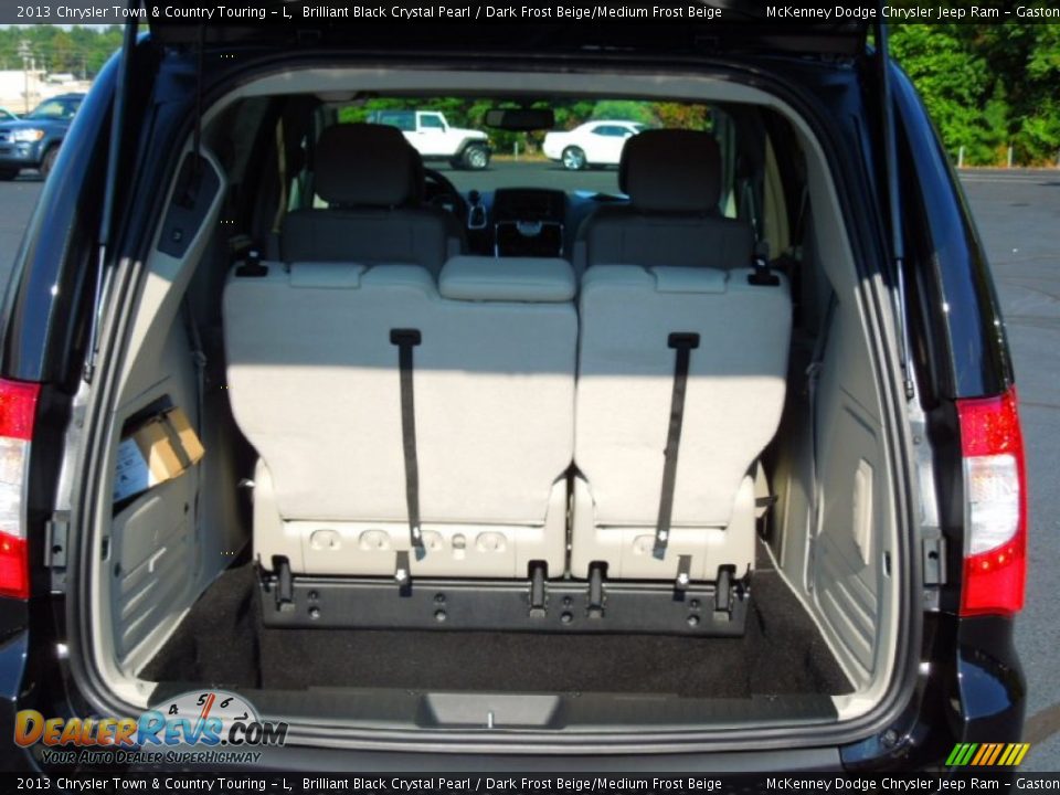 2013 Chrysler Town & Country Touring - L Brilliant Black Crystal Pearl / Dark Frost Beige/Medium Frost Beige Photo #20