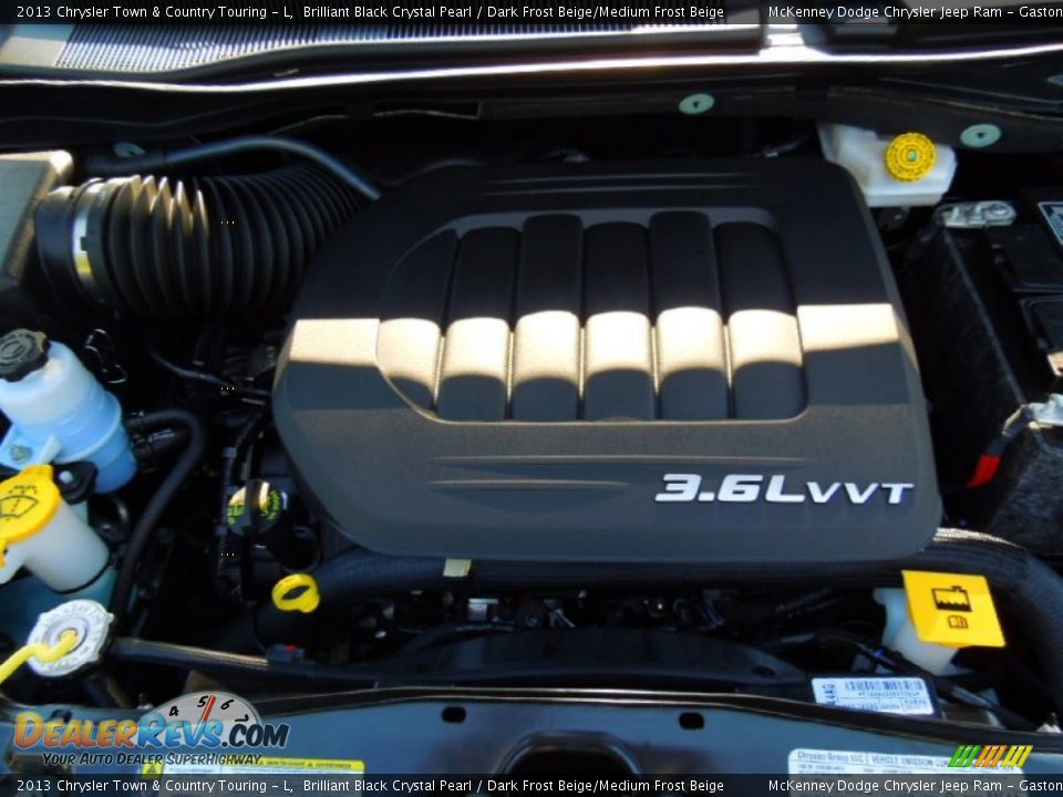 2013 Chrysler Town & Country Touring - L Brilliant Black Crystal Pearl / Dark Frost Beige/Medium Frost Beige Photo #27