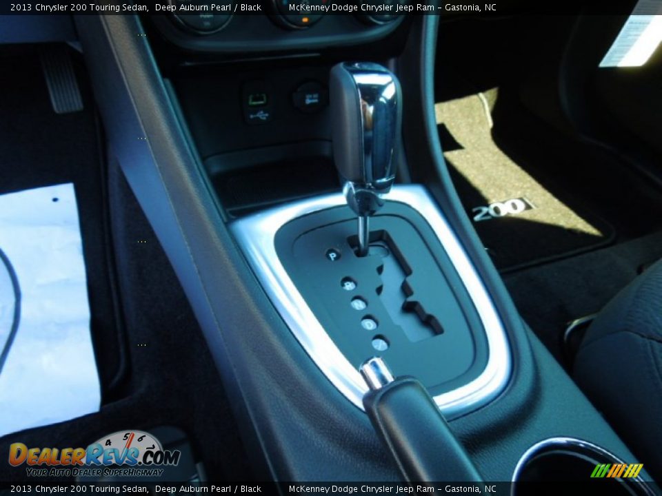 2013 Chrysler 200 Touring Sedan Shifter Photo #11