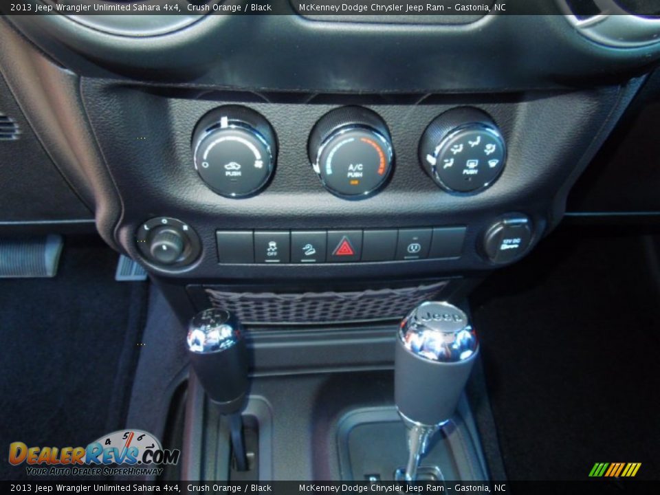 Controls of 2013 Jeep Wrangler Unlimited Sahara 4x4 Photo #14