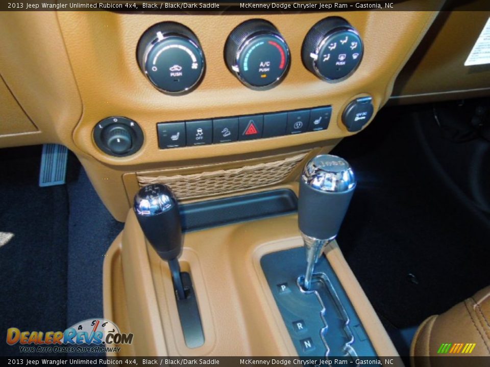 2013 Jeep Wrangler Unlimited Rubicon 4x4 Shifter Photo #14