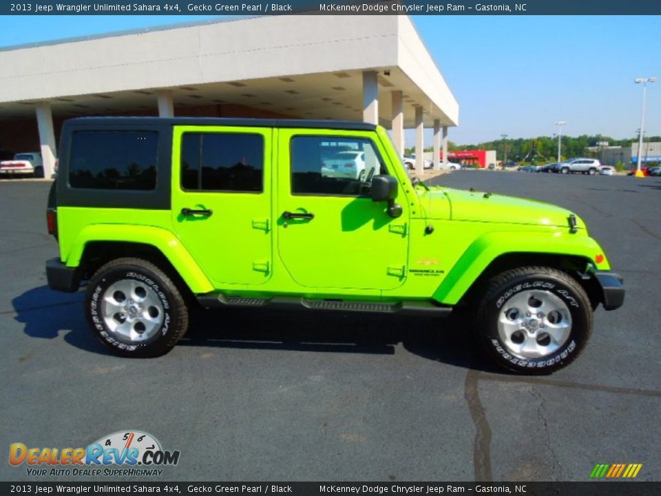 2013 Jeep Wrangler Unlimited Sahara 4x4 Gecko Green Pearl / Black Photo #4