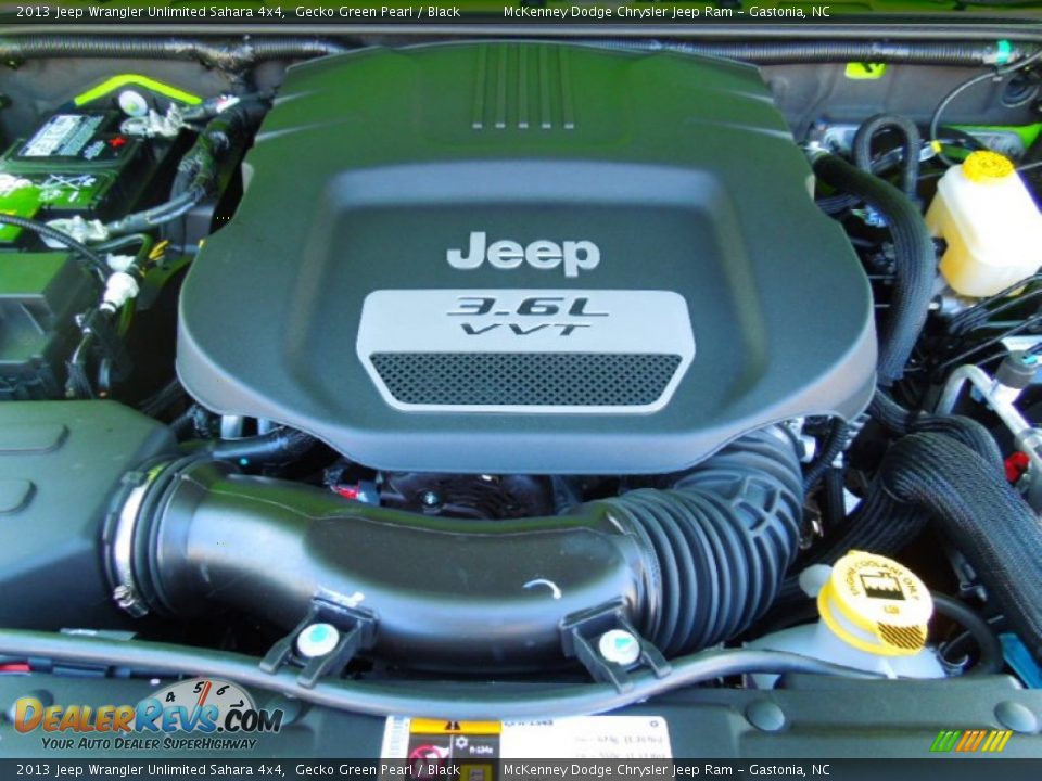 2013 Jeep Wrangler Unlimited Sahara 4x4 Gecko Green Pearl / Black Photo #27