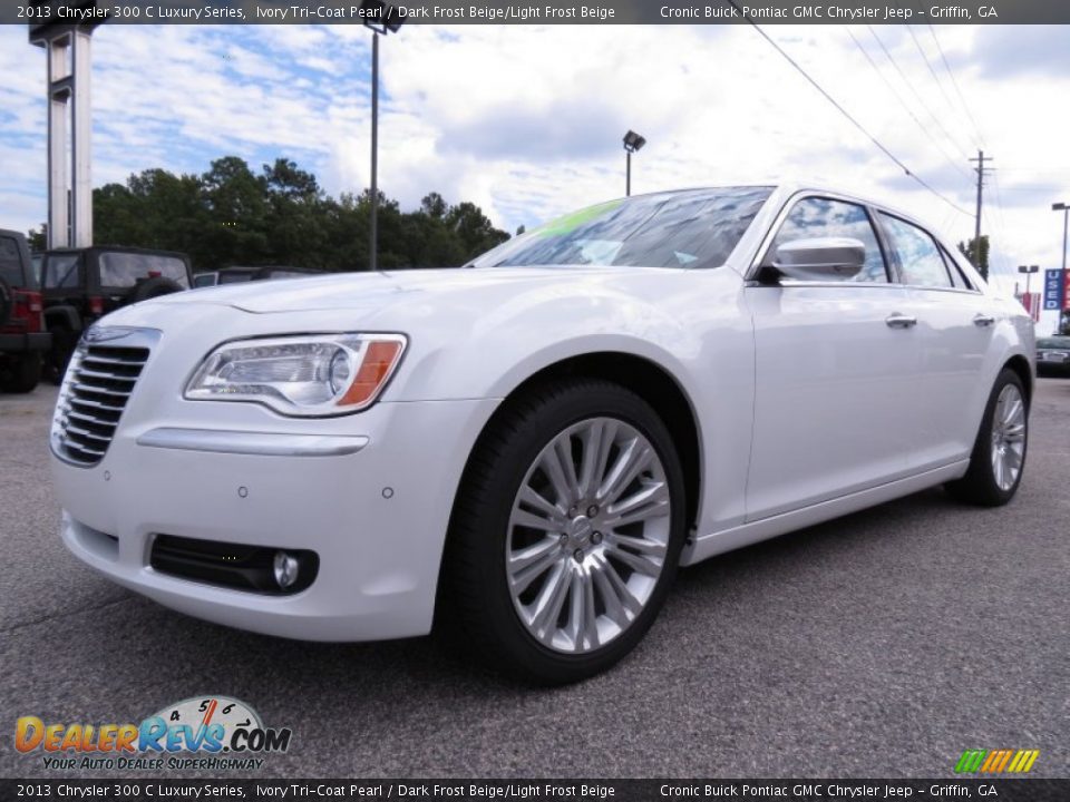 Front 3/4 View of 2013 Chrysler 300 C Luxury Series Photo #3