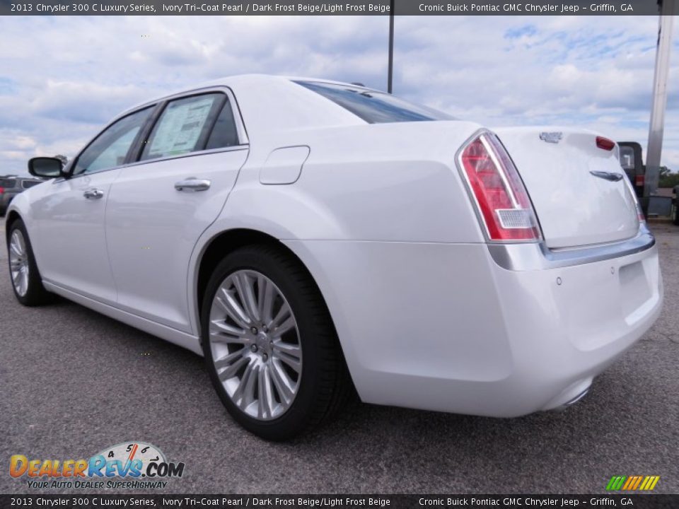 2013 Chrysler 300 C Luxury Series Ivory Tri-Coat Pearl / Dark Frost Beige/Light Frost Beige Photo #5