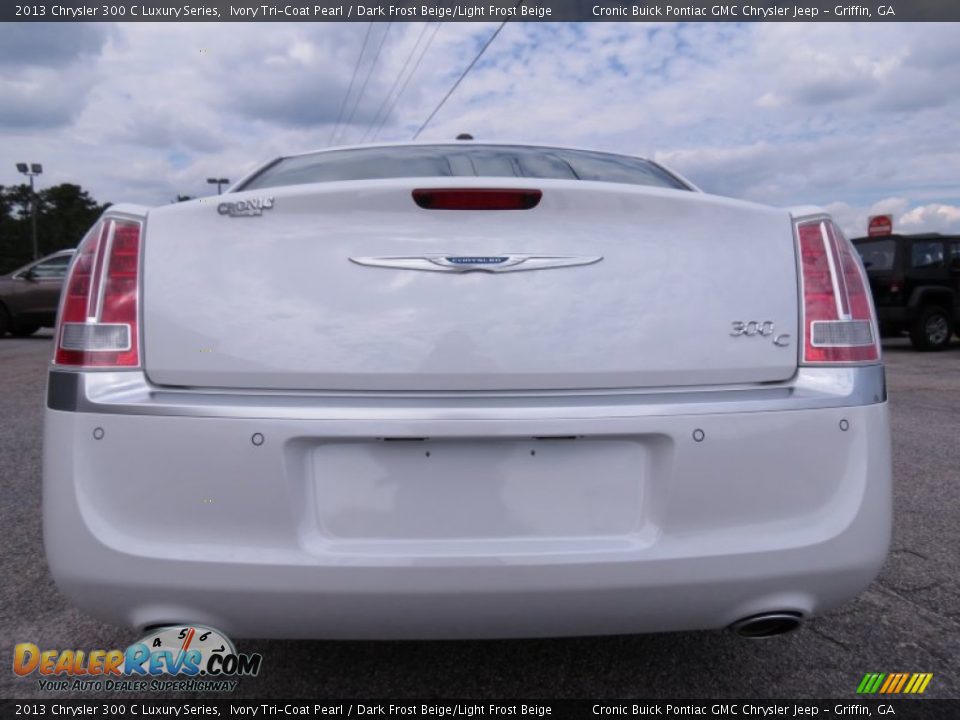 2013 Chrysler 300 C Luxury Series Ivory Tri-Coat Pearl / Dark Frost Beige/Light Frost Beige Photo #6