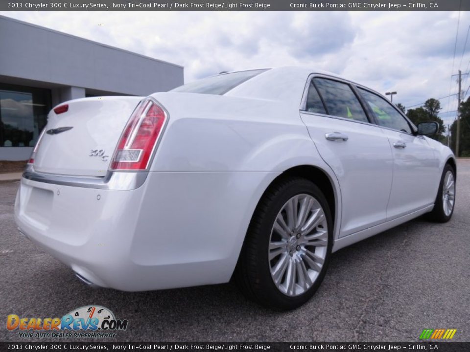2013 Chrysler 300 C Luxury Series Ivory Tri-Coat Pearl / Dark Frost Beige/Light Frost Beige Photo #7