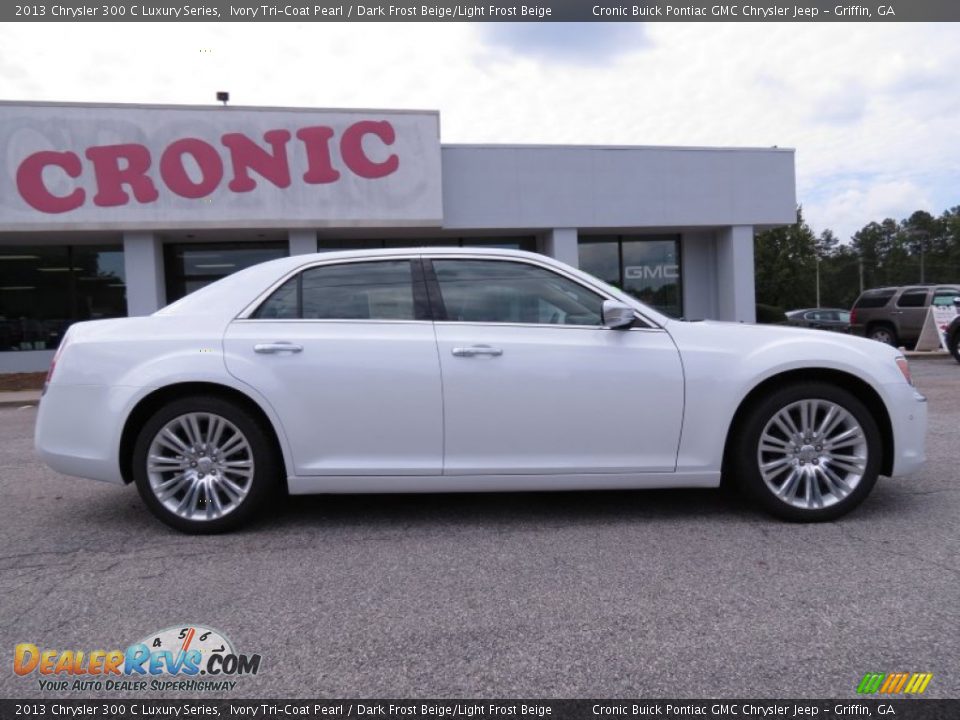 2013 Chrysler 300 C Luxury Series Ivory Tri-Coat Pearl / Dark Frost Beige/Light Frost Beige Photo #8