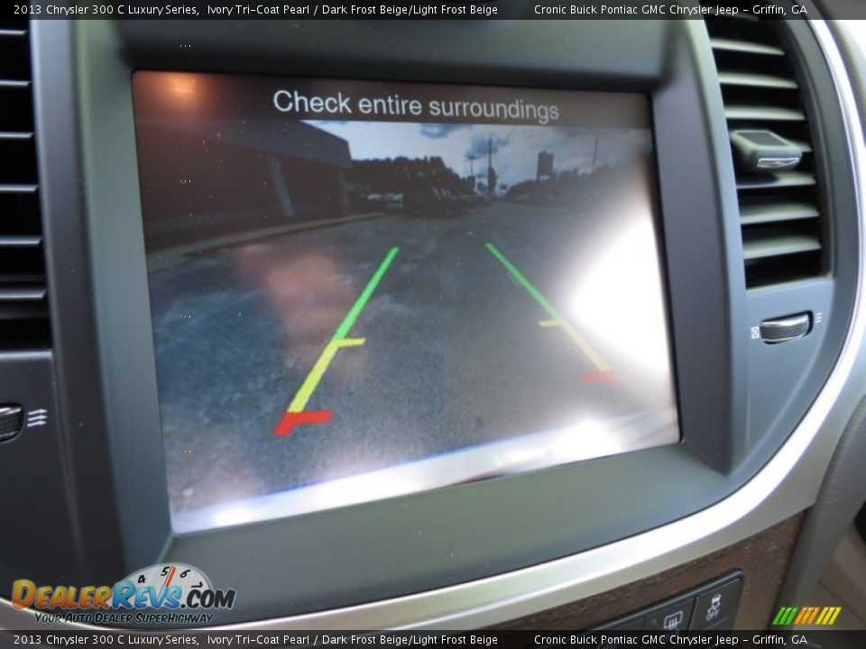 2013 Chrysler 300 C Luxury Series Ivory Tri-Coat Pearl / Dark Frost Beige/Light Frost Beige Photo #19