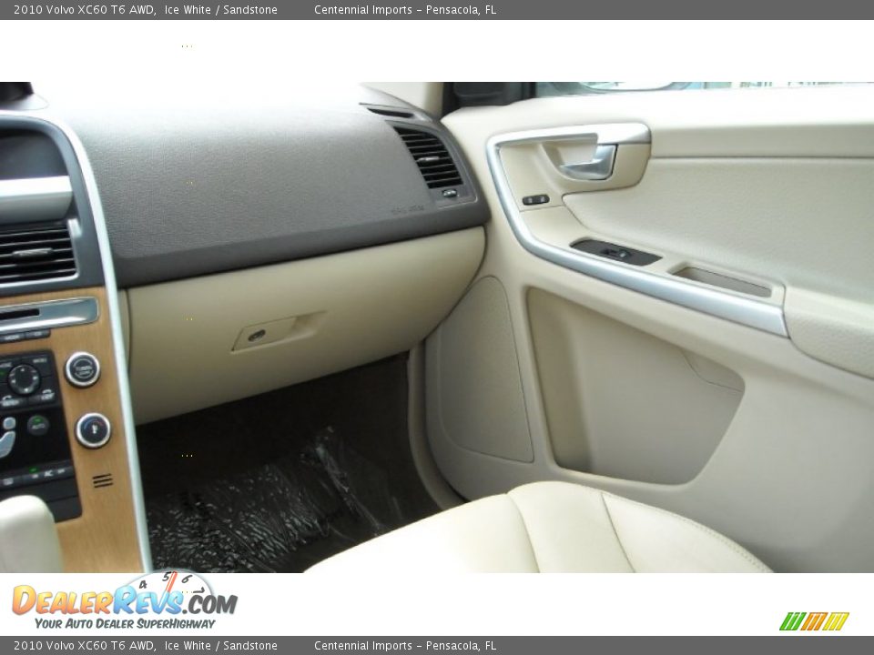 2010 Volvo XC60 T6 AWD Ice White / Sandstone Photo #24