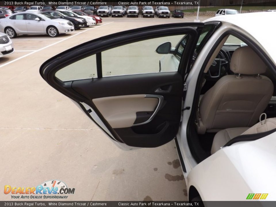 2013 Buick Regal Turbo White Diamond Tricoat / Cashmere Photo #17
