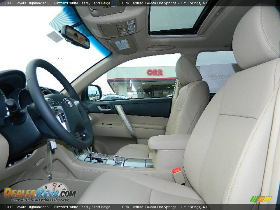 2013 Toyota Highlander SE Blizzard White Pearl / Sand Beige Photo #10