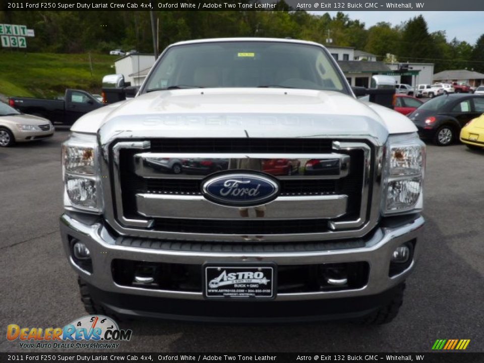 2011 Ford F250 Super Duty Lariat Crew Cab 4x4 Oxford White / Adobe Two Tone Leather Photo #2