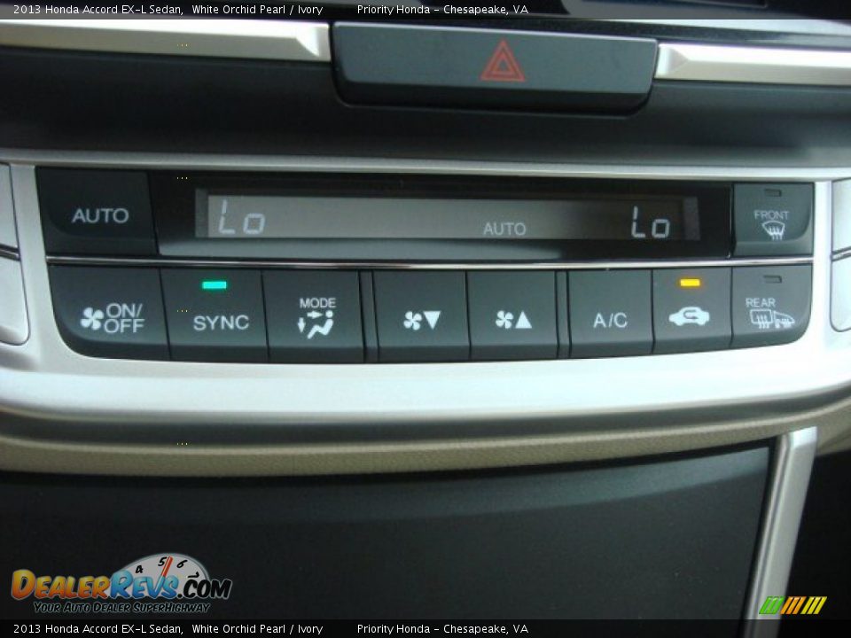 2013 Honda Accord EX-L Sedan White Orchid Pearl / Ivory Photo #29