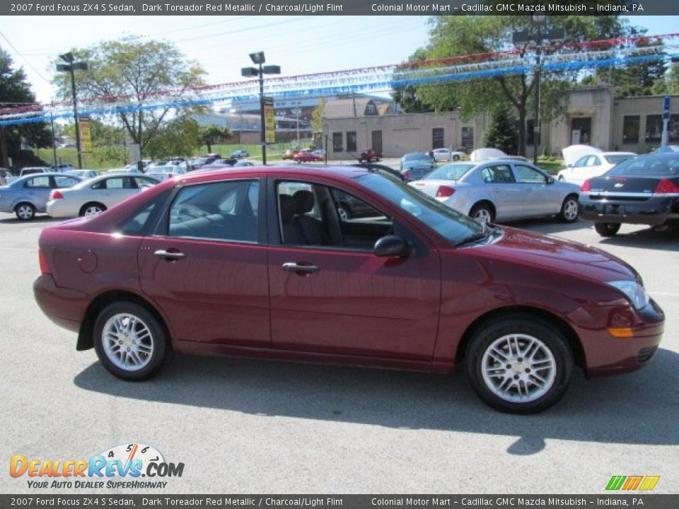 2007 Ford Focus ZX4 S Sedan Dark Toreador Red Metallic / Charcoal/Light Flint Photo #5