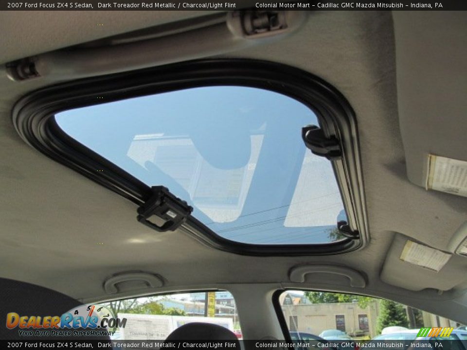 2007 Ford Focus ZX4 S Sedan Dark Toreador Red Metallic / Charcoal/Light Flint Photo #11