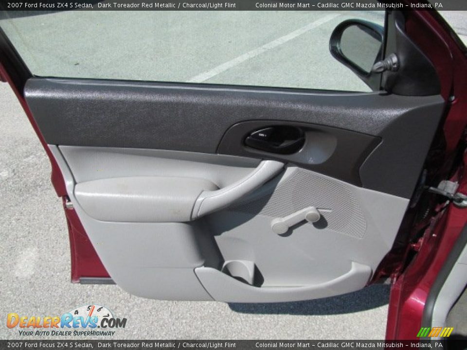 Door Panel of 2007 Ford Focus ZX4 S Sedan Photo #12