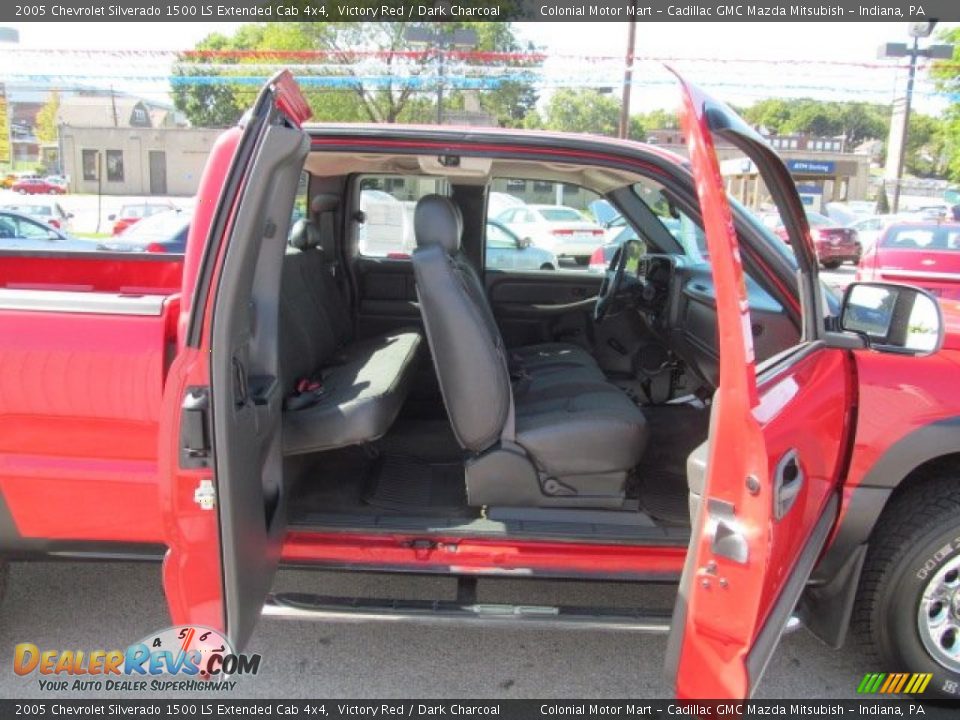 2005 Chevrolet Silverado 1500 LS Extended Cab 4x4 Victory Red / Dark Charcoal Photo #11