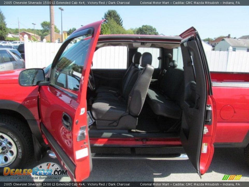 2005 Chevrolet Silverado 1500 LS Extended Cab 4x4 Victory Red / Dark Charcoal Photo #12