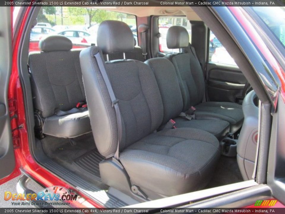 Dark Charcoal Interior - 2005 Chevrolet Silverado 1500 LS Extended Cab 4x4 Photo #13