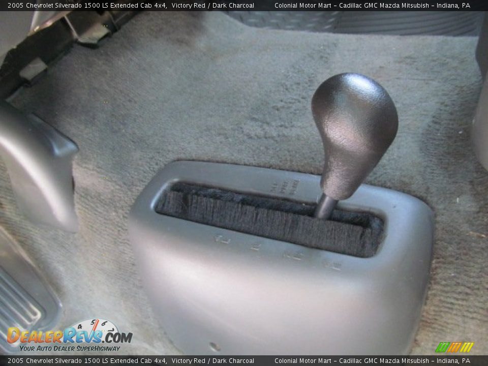 Controls of 2005 Chevrolet Silverado 1500 LS Extended Cab 4x4 Photo #16