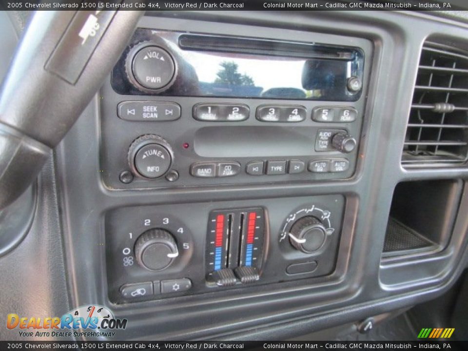 Audio System of 2005 Chevrolet Silverado 1500 LS Extended Cab 4x4 Photo #17
