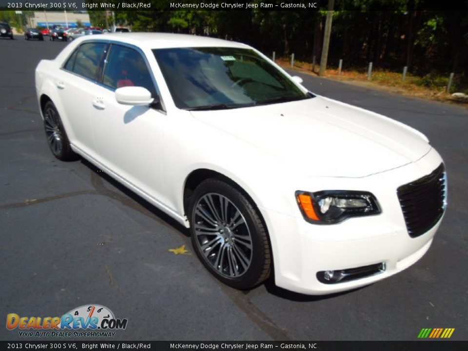 Front 3/4 View of 2013 Chrysler 300 S V6 Photo #1