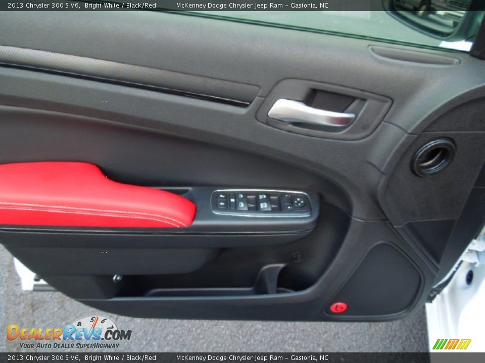 Door Panel of 2013 Chrysler 300 S V6 Photo #10