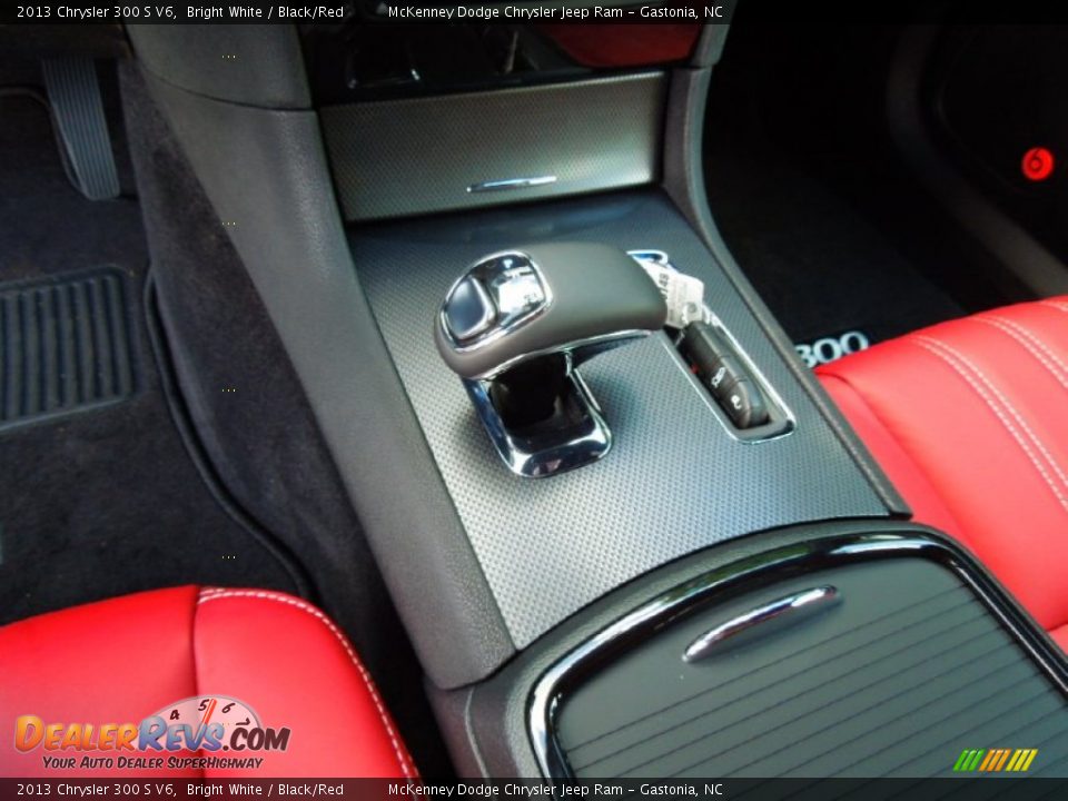 2013 Chrysler 300 S V6 Shifter Photo #11