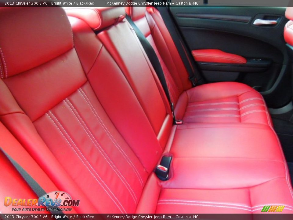 Rear Seat of 2013 Chrysler 300 S V6 Photo #22