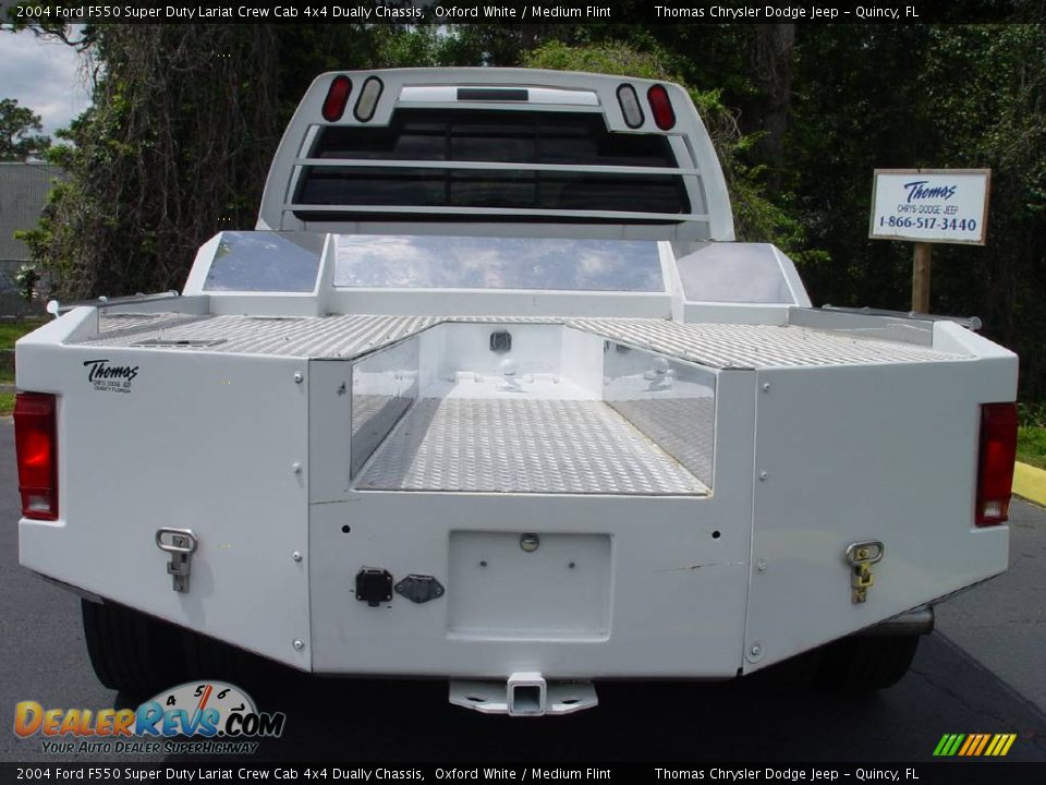 2004 Ford F550 Super Duty Lariat Crew Cab 4x4 Dually Chassis Oxford White / Medium Flint Photo #3