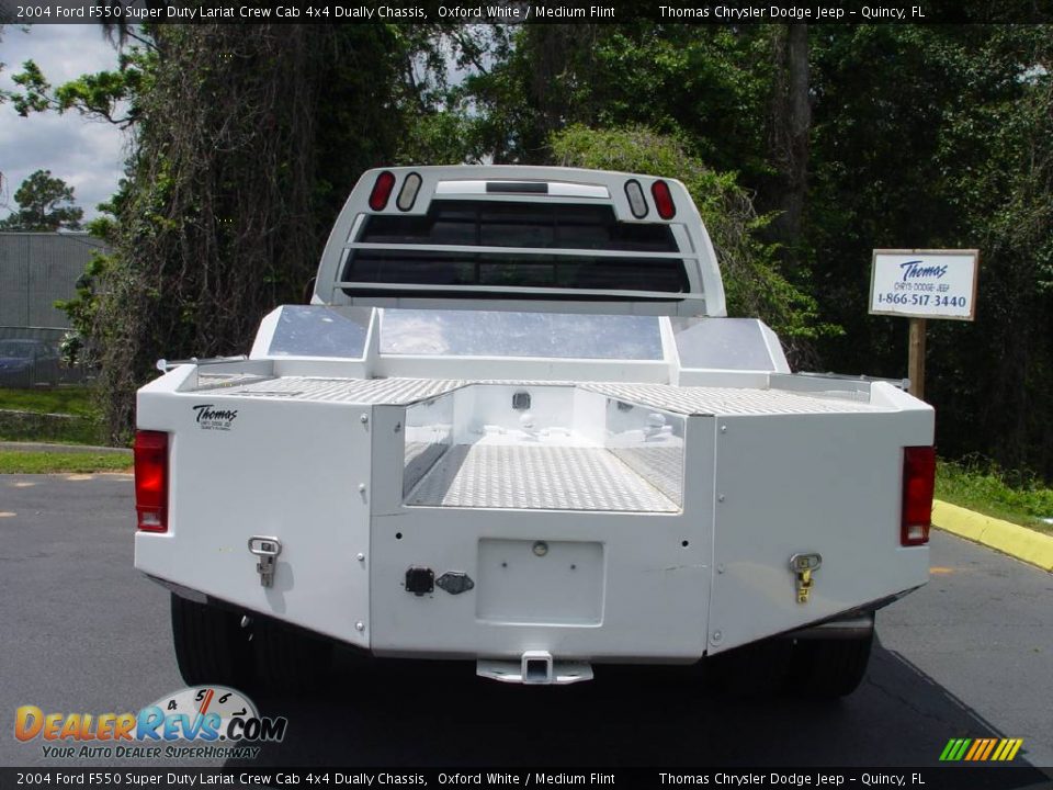 2004 Ford F550 Super Duty Lariat Crew Cab 4x4 Dually Chassis Oxford White / Medium Flint Photo #4