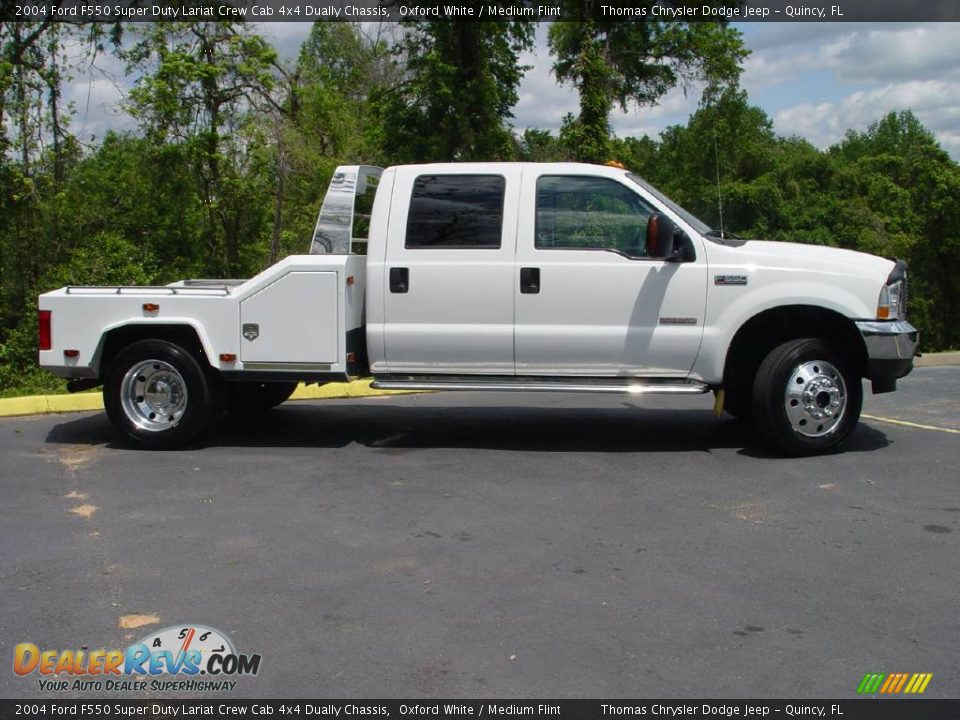 2004 Ford F550 Super Duty Lariat Crew Cab 4x4 Dually Chassis Oxford White / Medium Flint Photo #6