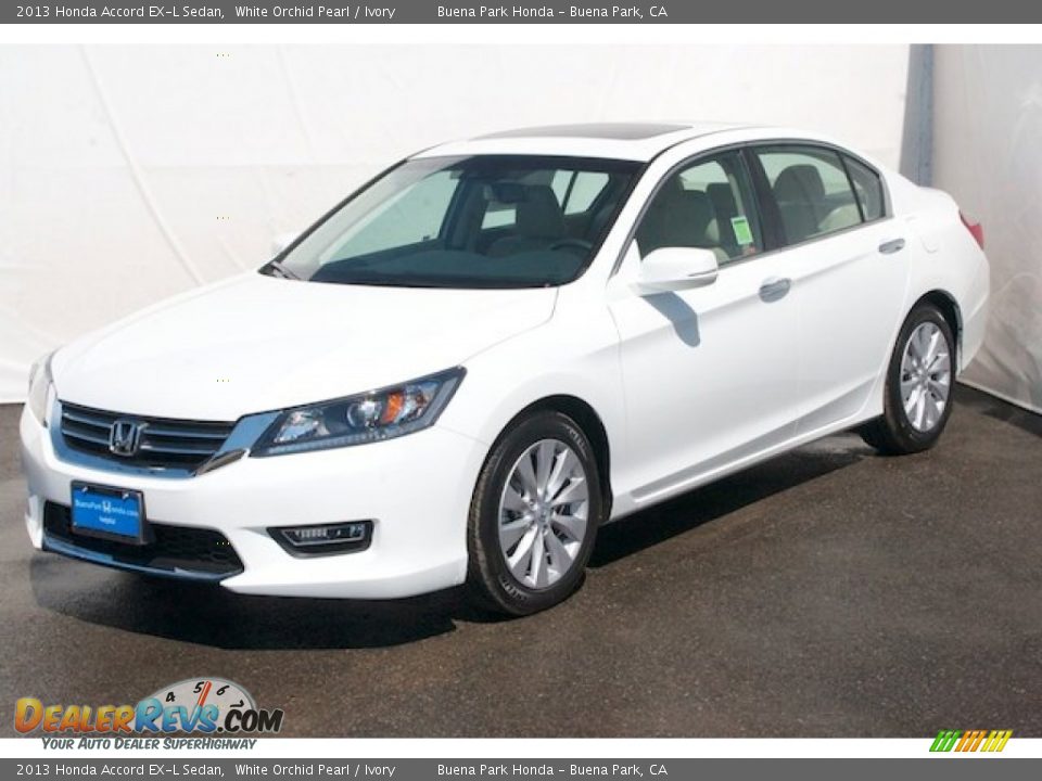 Front 3/4 View of 2013 Honda Accord EX-L Sedan Photo #3