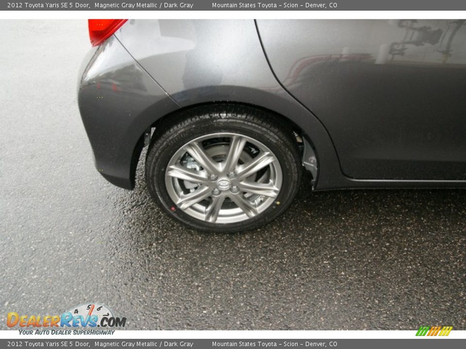2012 Toyota Yaris SE 5 Door Magnetic Gray Metallic / Dark Gray Photo #9