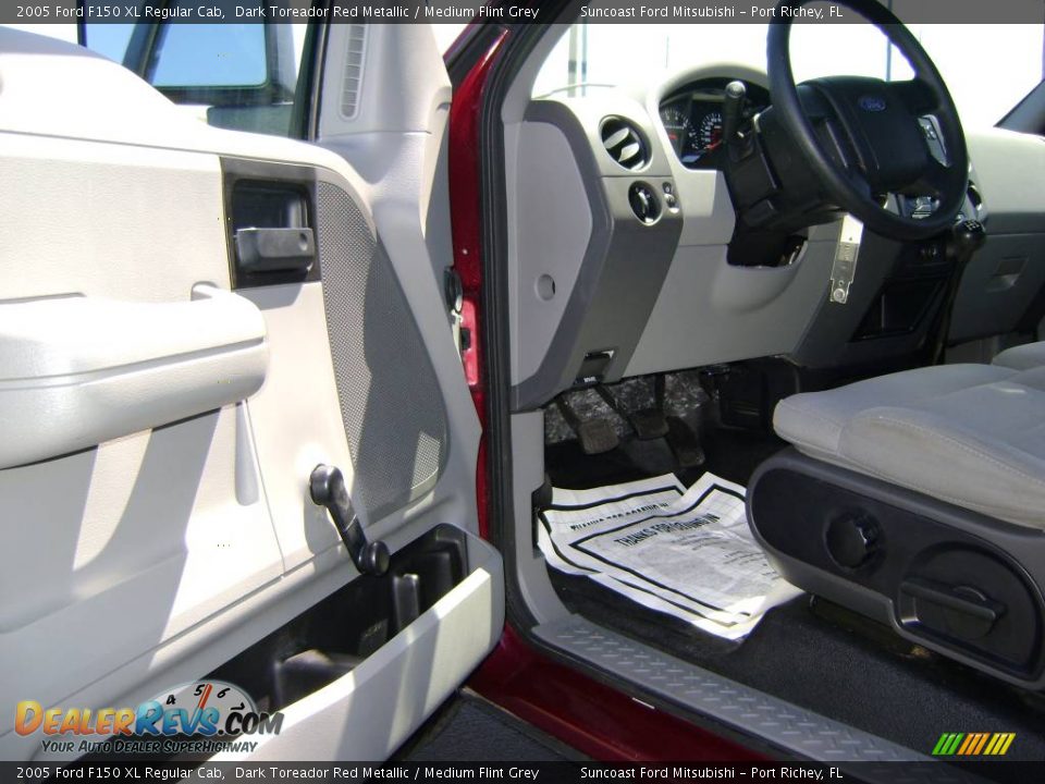 2005 Ford F150 XL Regular Cab Dark Toreador Red Metallic / Medium Flint Grey Photo #15