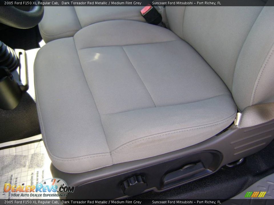 2005 Ford F150 XL Regular Cab Dark Toreador Red Metallic / Medium Flint Grey Photo #17