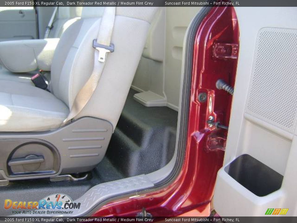 2005 Ford F150 XL Regular Cab Dark Toreador Red Metallic / Medium Flint Grey Photo #18