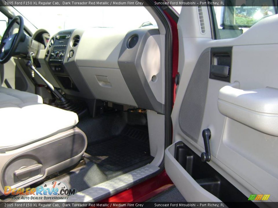 2005 Ford F150 XL Regular Cab Dark Toreador Red Metallic / Medium Flint Grey Photo #21