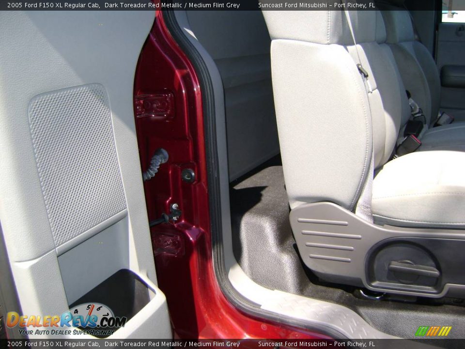 2005 Ford F150 XL Regular Cab Dark Toreador Red Metallic / Medium Flint Grey Photo #23